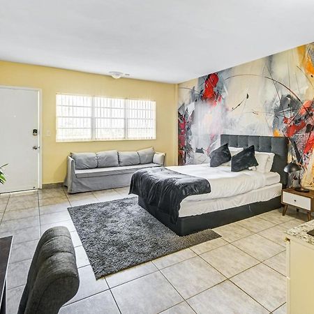 Private Hallandale Beach Studio Wbath Walking Distance To The Beach Pool Free Parking Dış mekan fotoğraf